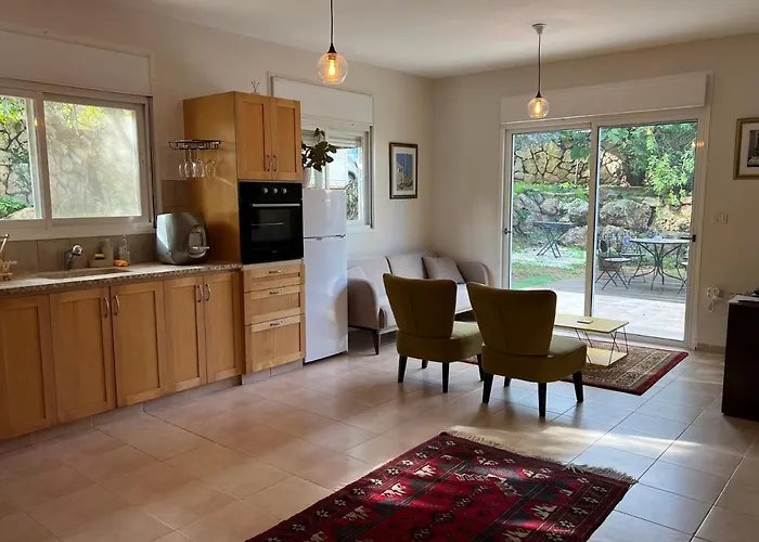 Alma Bahar - Charming 2 Bdrm House With Garden עלמה בהר - דירת אירוח בלב גן פורח