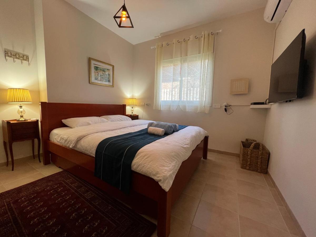 Ferienhaus Alma Bahar - Charming 2 Bdrm House With Garden עלמה בהר - דירת אירוח בלב גן פורח Zichron Ja’akow